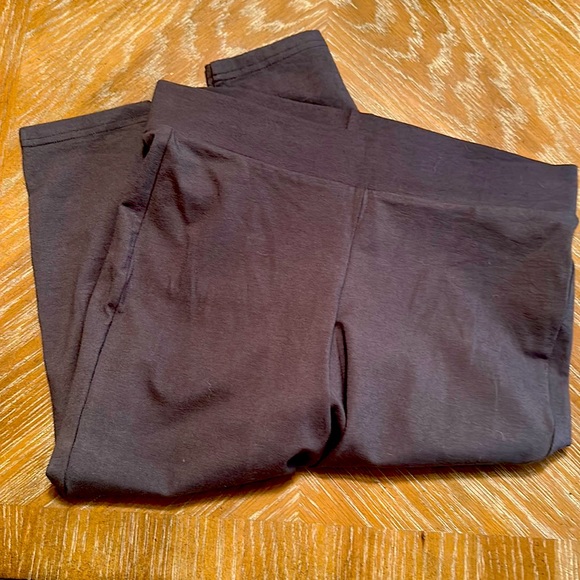 Size 0 Torrid grey capris - Picture 1 of 2